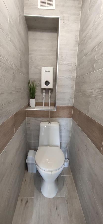 Large Apartment Near The Airport And City Center キシナウ エクステリア 写真