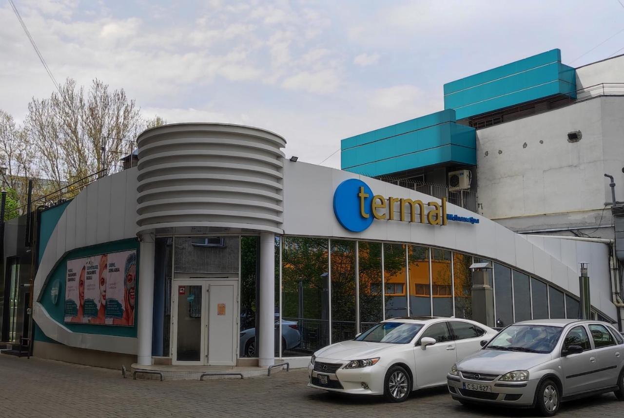 Large Apartment Near The Airport And City Center キシナウ エクステリア 写真