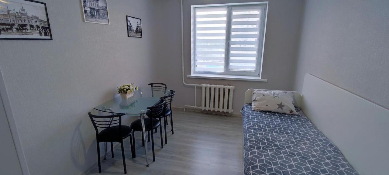 Large Apartment Near The Airport And City Center キシナウ エクステリア 写真