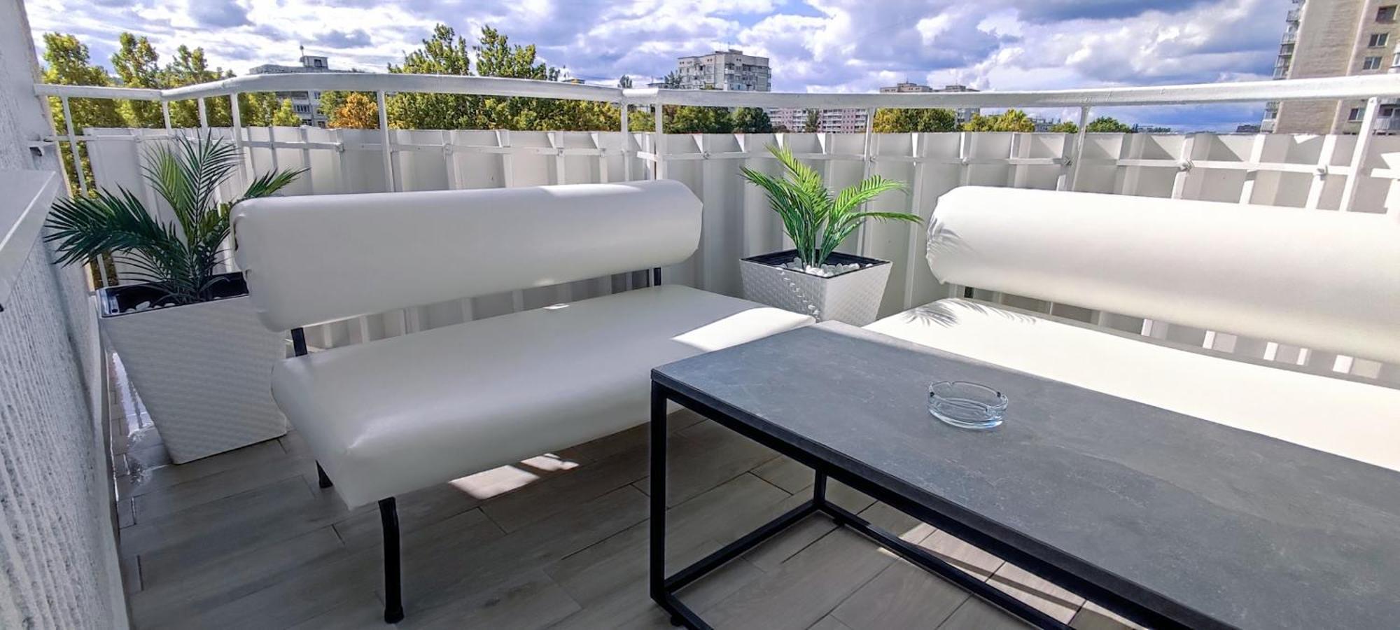 Large Apartment Near The Airport And City Center キシナウ エクステリア 写真